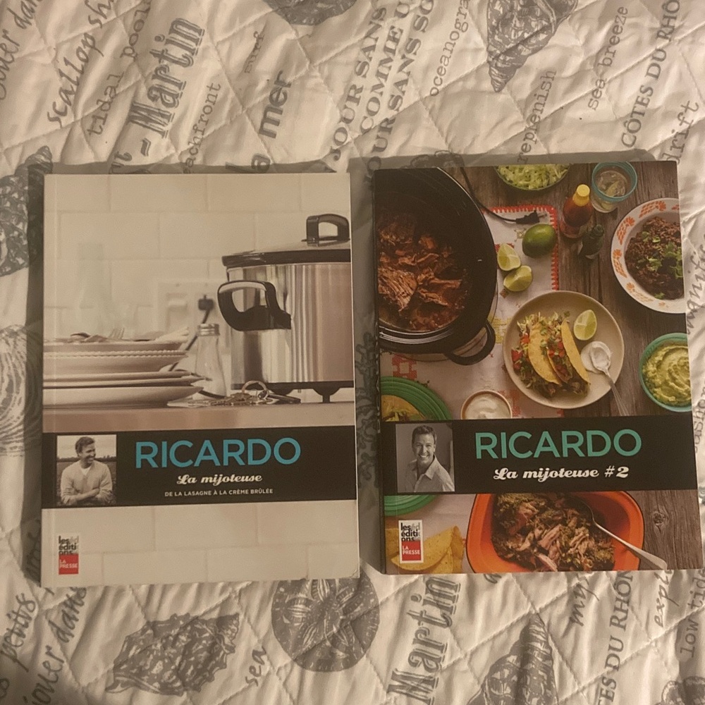 La mijoteuse Cookbook Set with Vibrant Covers